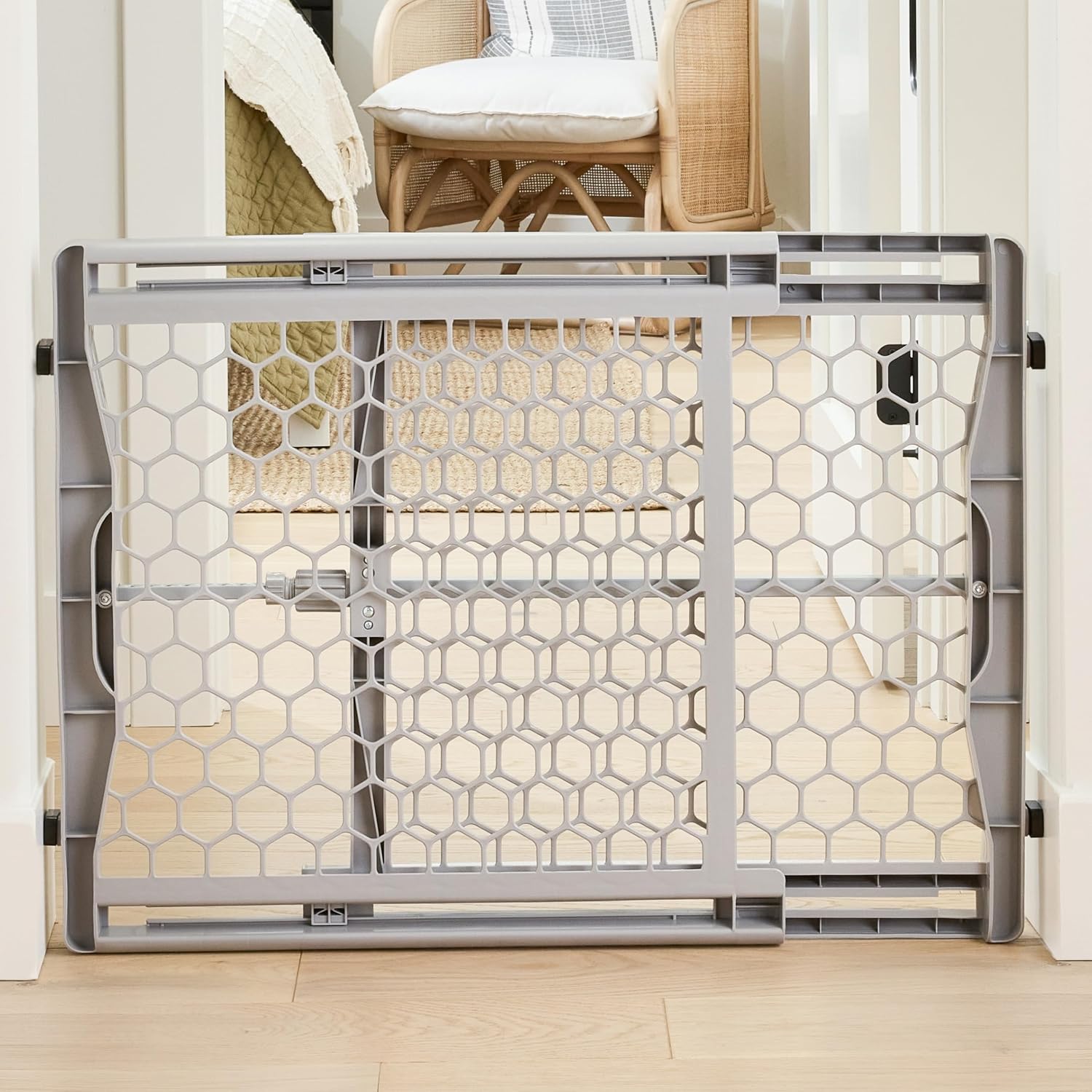 Regalo Safety 28"-42" Extra Wide Baby Gate, Bottom of Stairs & Doorways