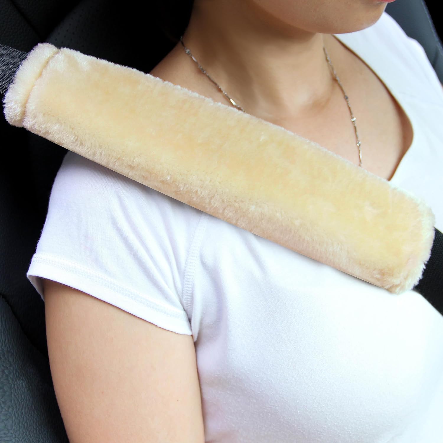 Amooca 2-Pack Soft Furry Universal Seatbelt Cover Car Shoulder Pad