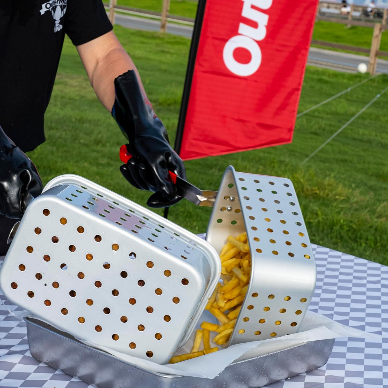 OuterMust 58,000 BTU Outdoor Fish Fryer with Baskets and Lid, 18 Qt. Propane Deep Fryer and 2 Inner Baskets, Ideal for Frying Fish, Chicken Wings, French Fries