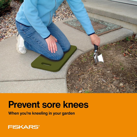 Fiskars 11" x 18" Garden Kneeling Pad, Foam Knee Cushion with Handle, Green