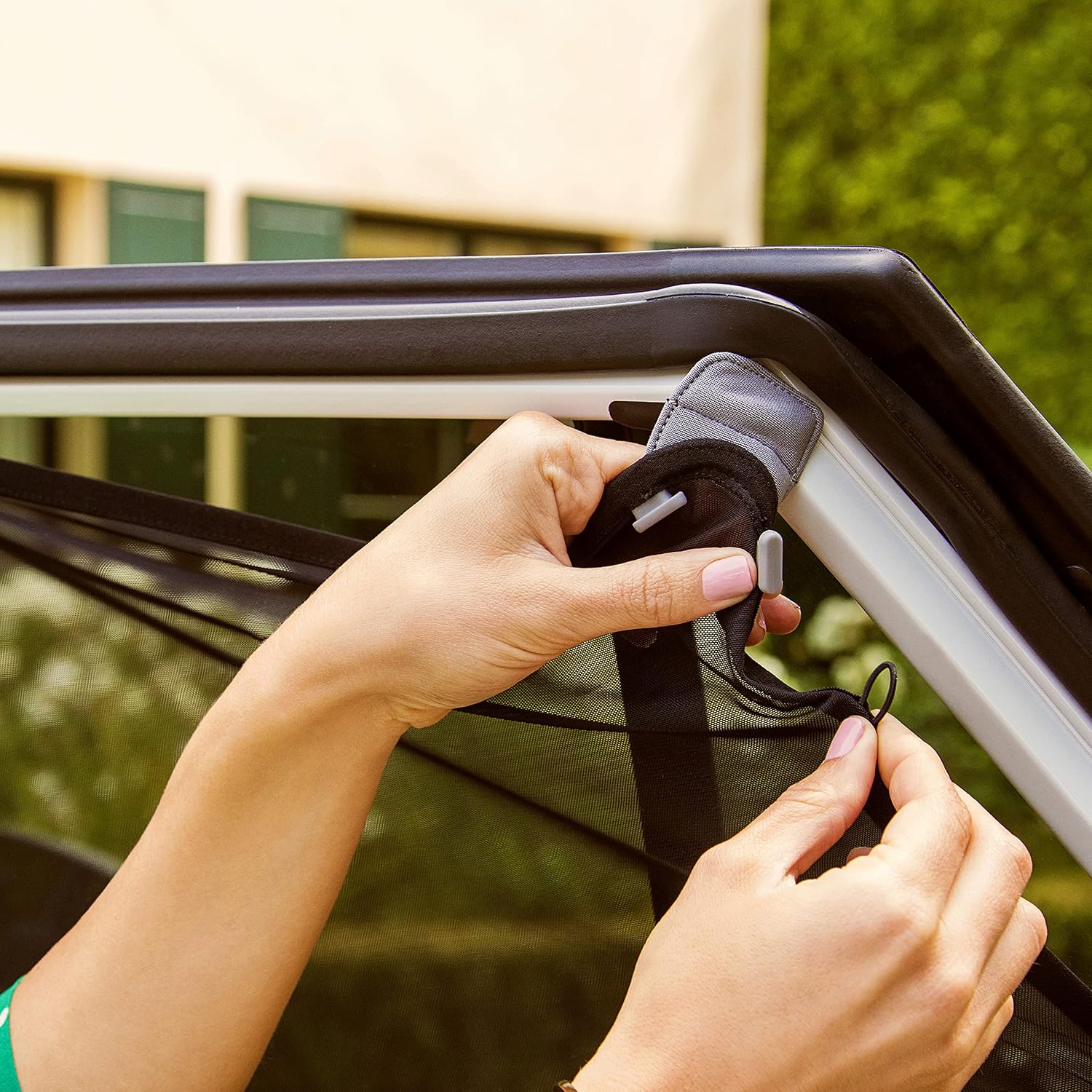 Munchkin Brica Magnetic Stretch-to-Fit Car Window Shades, Black, 1 Pack