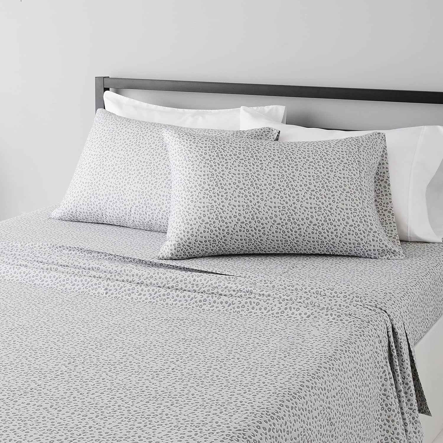 Amazon Basics Lightweight Breathable Microfiber 4 Piece Bed Sheet Set With 14-inch Deep Pockets, Wrinkle Resistant, Machine Washable - King, Grey Cheetah, Printed