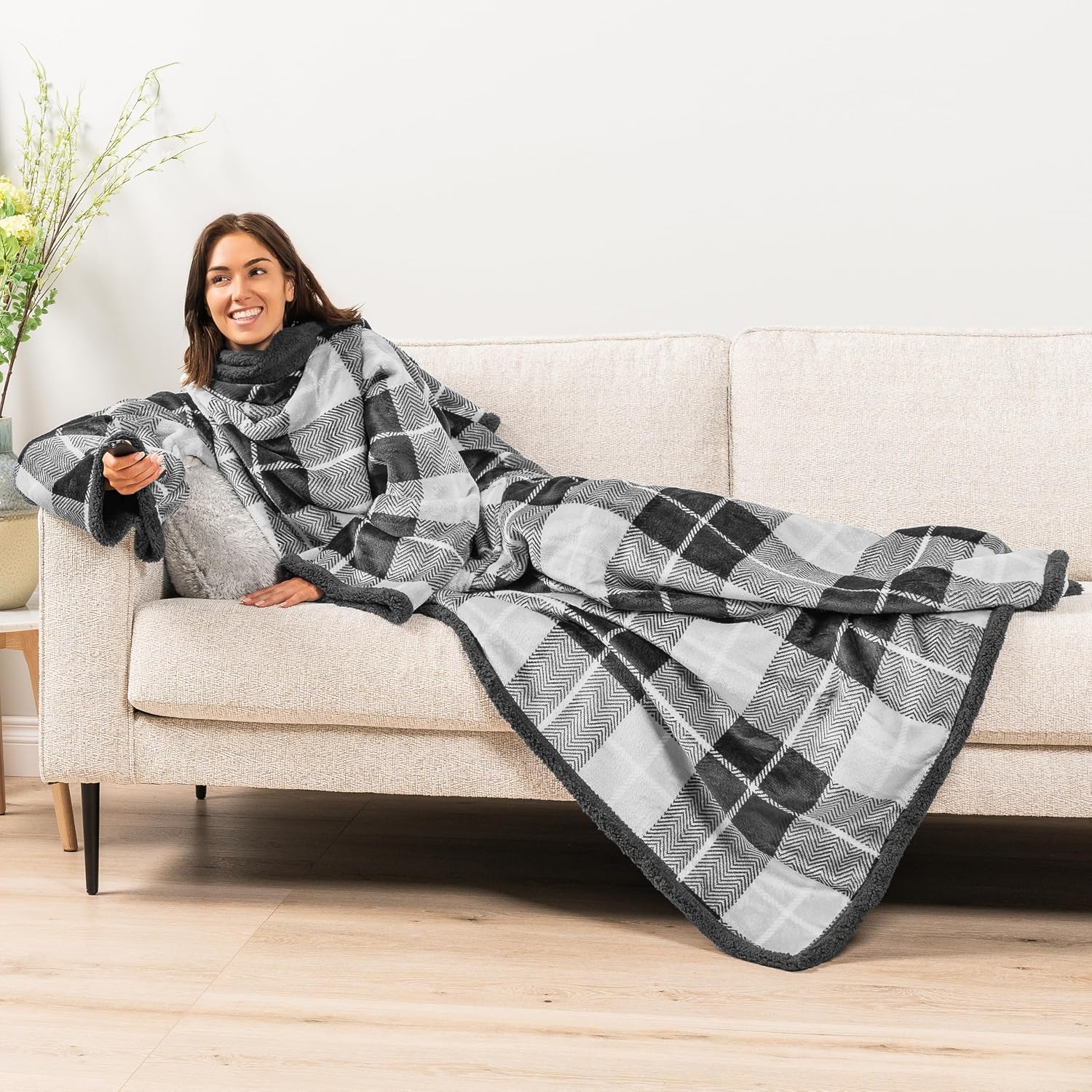 PAVILIA Wearable Blanket with Sleeves and Pocket for Women Men, Sherpa Trim