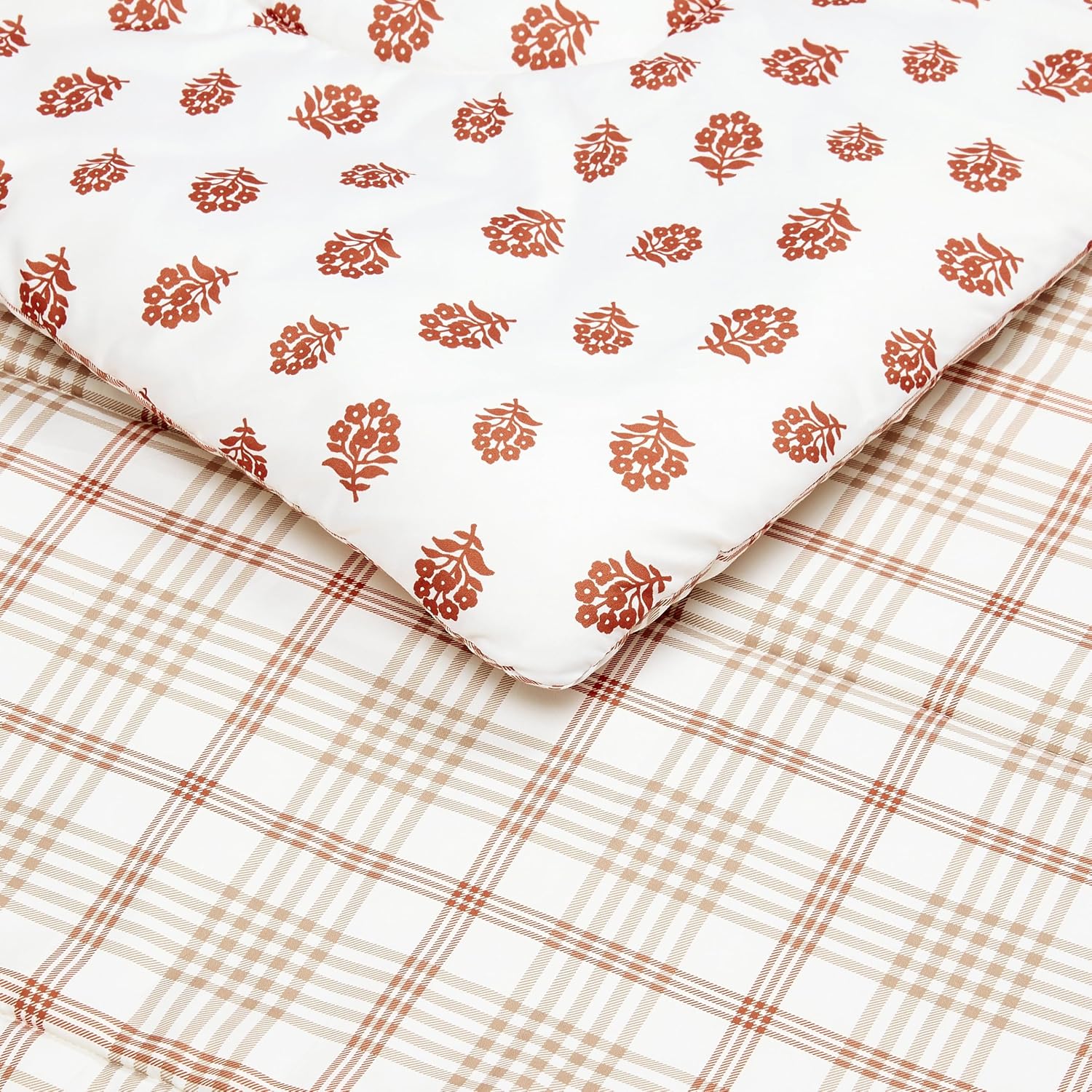 Amazon Basics Lightweight Microfiber Comforter Set, 3-Piece, Full/Queen, Off White Floral