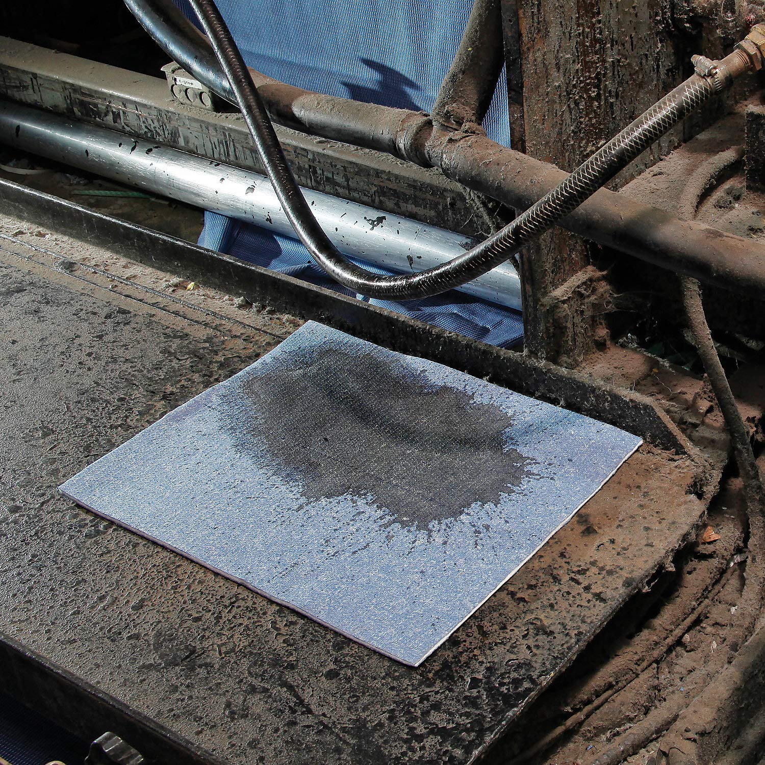PIG Absorbent Mat Pads | 100 Oil Spill Mats | 15" x 19" Perforated Pads | Each Pad Absorbs 30 Oz | Total Absorbency is 24 Gallons | Heavyweight | PMB30123