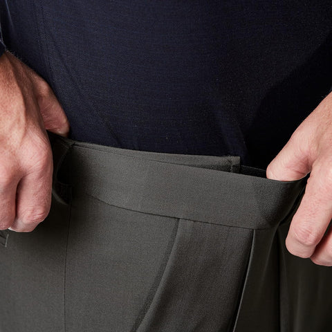 Haggar Men's Classic Fit Pleated Premium Comfort Dress Pant
